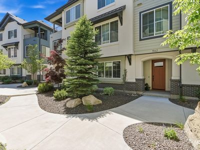 3342 E Trifecta Ln