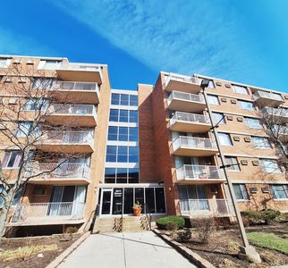 Property at 2211 S Stewart Ave APT 4A, Lombard, IL