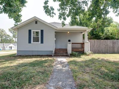 2424 N Broadway Avenue