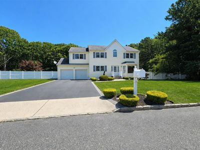 23 E Greentree Drive