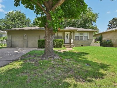 1609 E 55th Pl