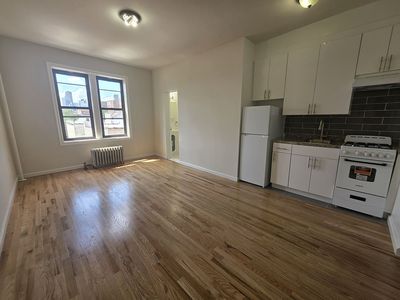 4342 45th St APT 4A