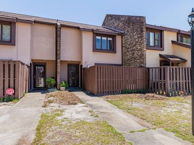 108 Lionsgate Dr