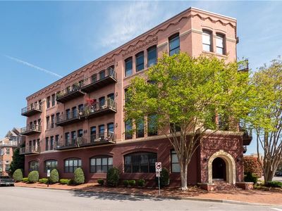 230 W Tazewell St APT 103