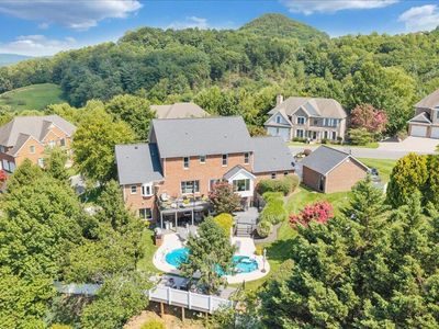 5827 Winnbrook Dr