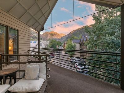 651 W Pacific Ave #306