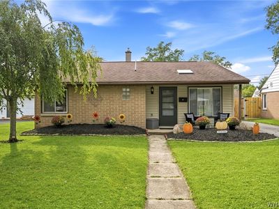 Property at 29 Parkdale Dr, Lancaster, NY