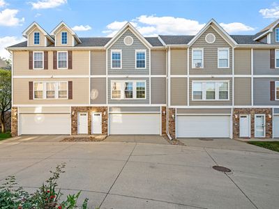 Property at 1128 Fieldstone Ln, Pleasant Hill, IA