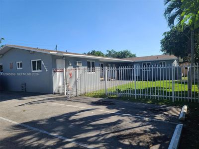 1864 NW 28th St