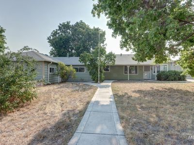 288-290 SW Hillcrest Dr