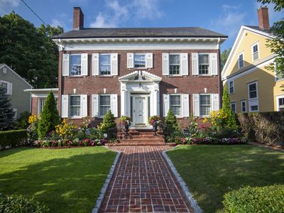 20 Lochstead Ave