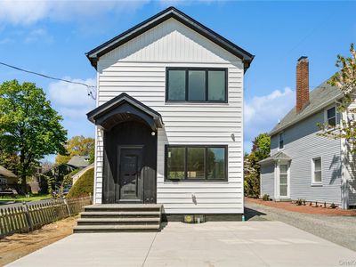 994 Singleton Avenue