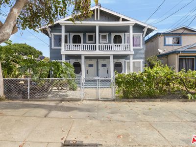 372 W 11th St