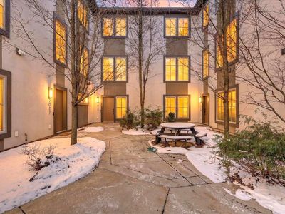 2022 Celadon Dr NE #106