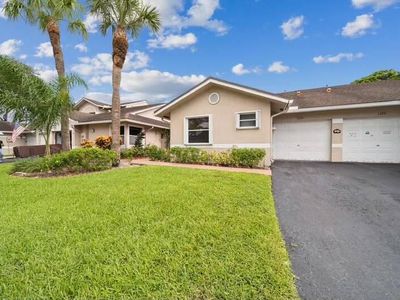 1129 W LAKES Drive