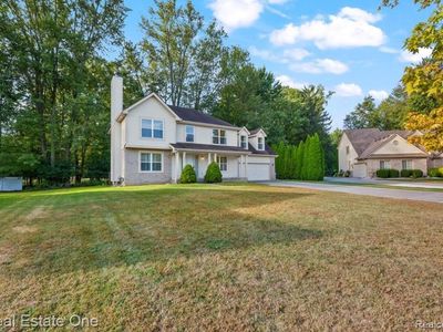 Property at 30947 Kenwood Ct, Livonia, MI