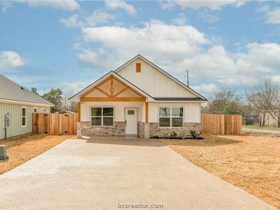 209 Lock Ln