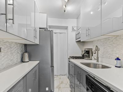 225 Adams St APT 8H