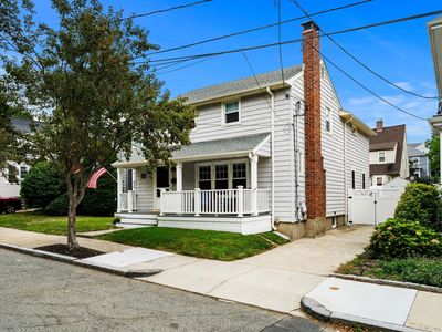 84 Myrtlebank Ave