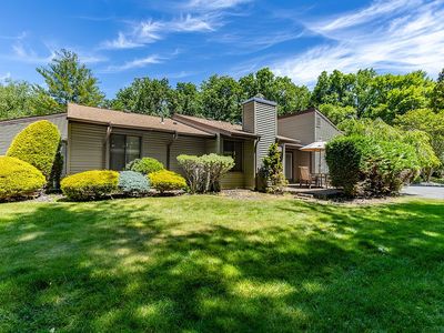 33 Hampton Ct