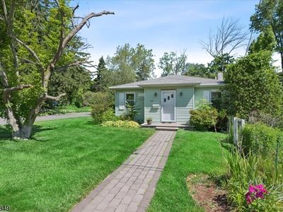 40 Maple Ln