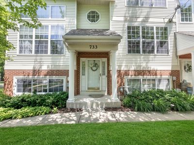 Property at 733 Pheasant Trl, Saint Charles, IL