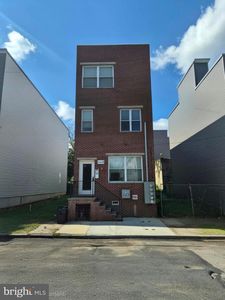 648 N 38th St