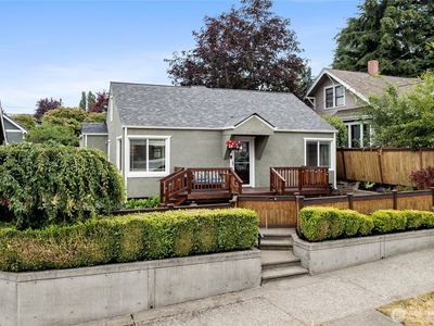 4212 N 27th