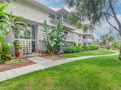 2399 Via Mariposa W