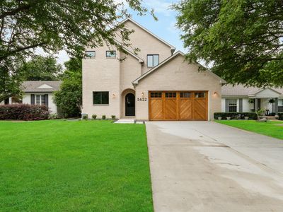 5622 W Amherst Ave