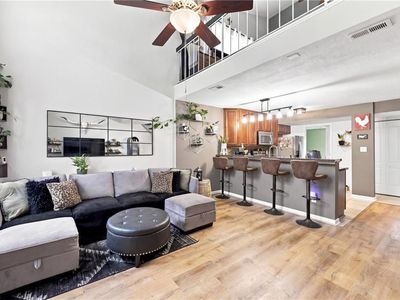 1038 Smoke Tree Ln
