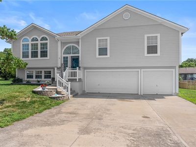 Property at 2102 Grant Cir, Greenwood, MO