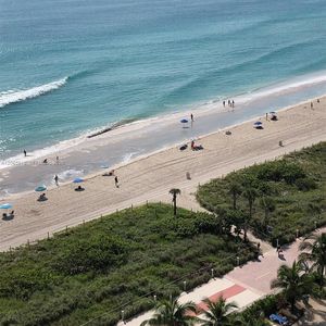 6061 Collins Ave APT 16E