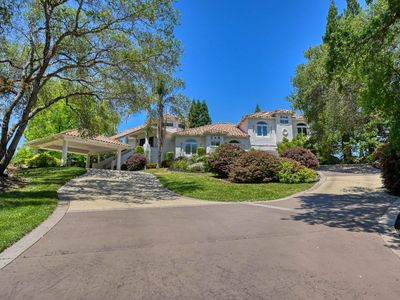 5604 Calle Paloma Ct
