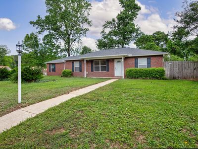 121 Dogwood Ln