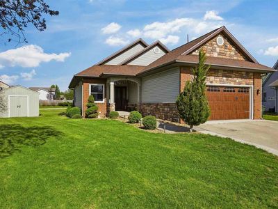 125 Stanwyck Dr