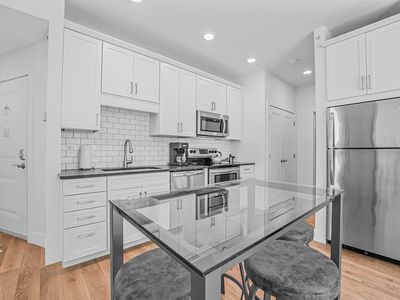 135 E 8th St