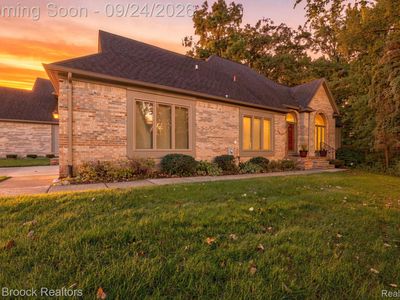 Property at 24585 Edgewood Dr, Novi, MI
