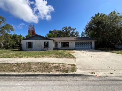 1627 Saxon Blvd