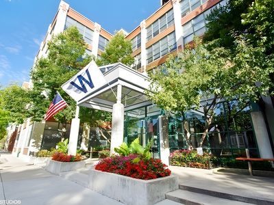 1800 W Roscoe St APT 520