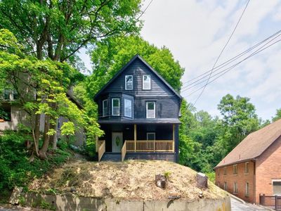 910 Main St