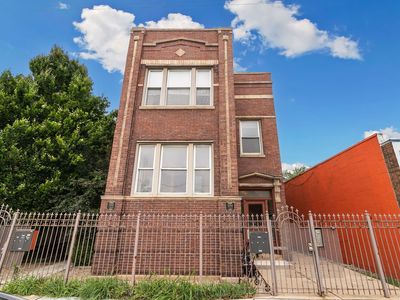 3052 N Kedzie Ave APT 1F