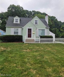 2402 Edgewater Dr