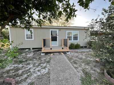 Property at 209 N 2nd Ave, Freer, TX