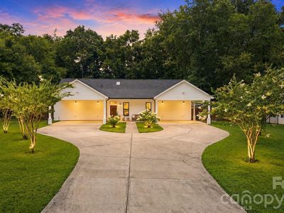 4515 Lindsay Ln