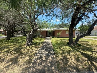Property at 901 E Fulton St, Sinton, TX