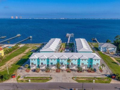 888 Sound Harbor Cir