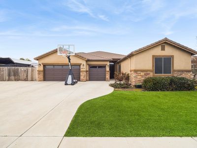 2625 N Mendonca Street