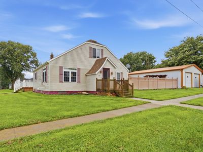 255 E 4th St
