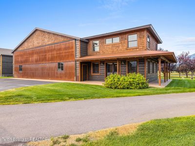 322 Airport Dr #6